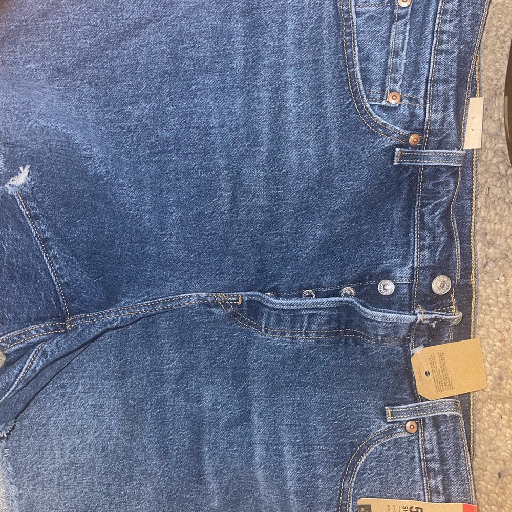 Women Levi’s Denim shorts - Picture 3 of 4